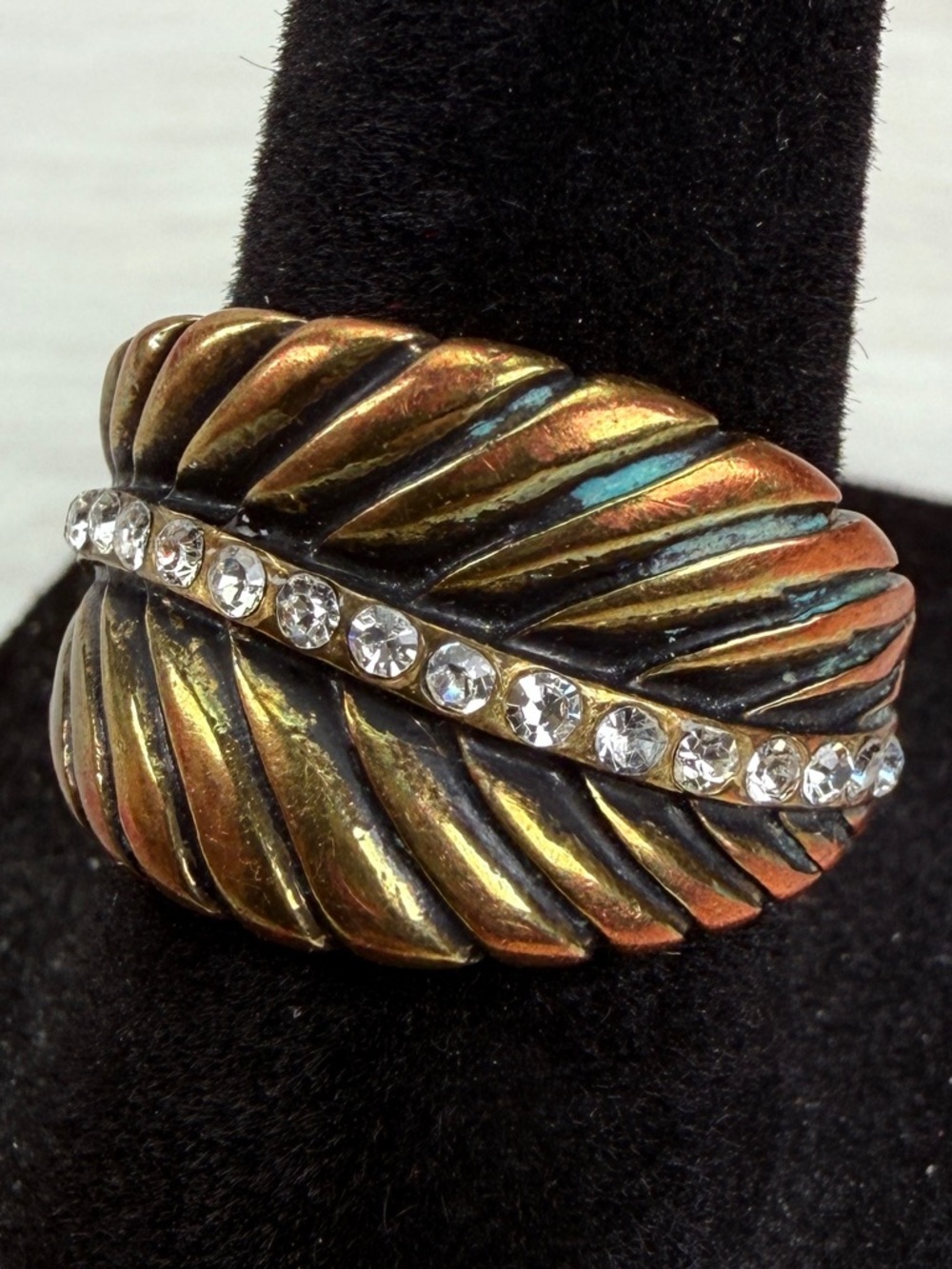 Vintage size 8 Brass tone bling accents leaf ring